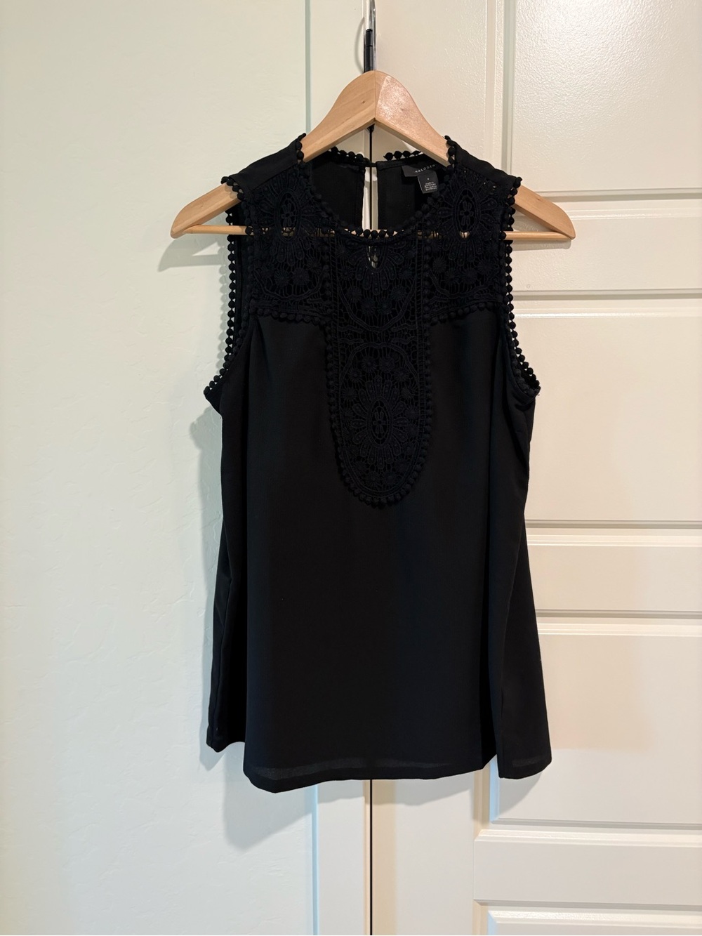 Halogen Black Lace Yoke Sleeveless Top Sz S
